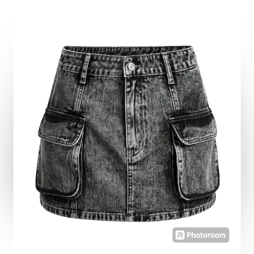Denim skirt with pockets